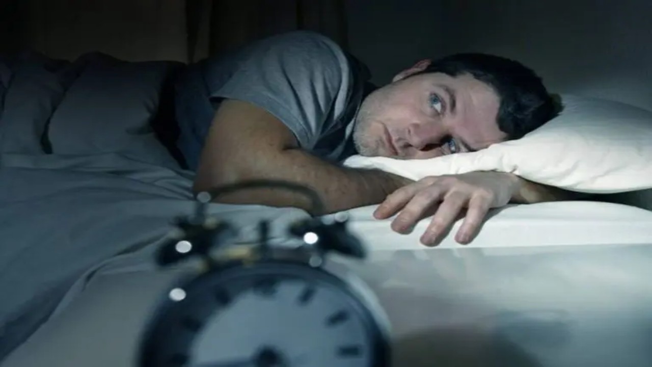 مختصة تكشف العلاقة بين قلة النوم وضعف البصر