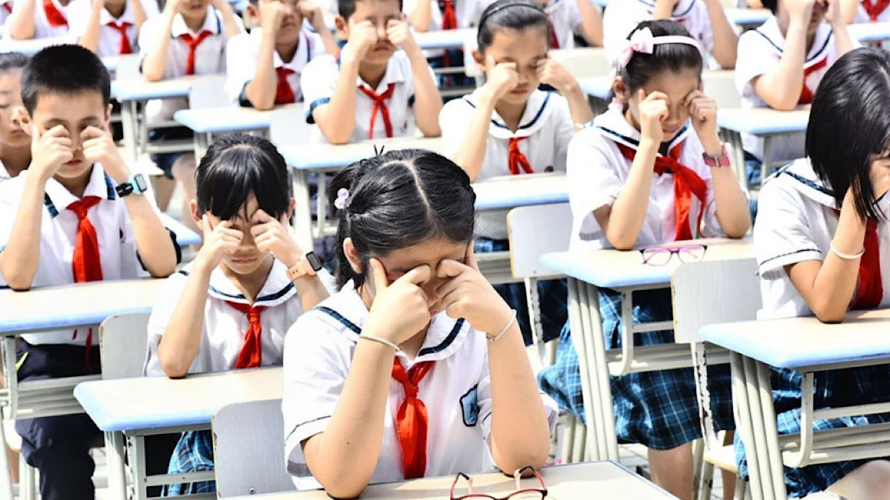الصين : 65 % من الطلبة في المدارس يعانون قصر النظر