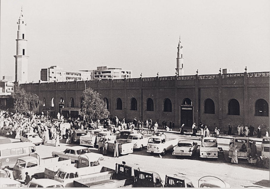 مسجد الجامع الكبير وساحته الجنوبية نهاية السبعينات