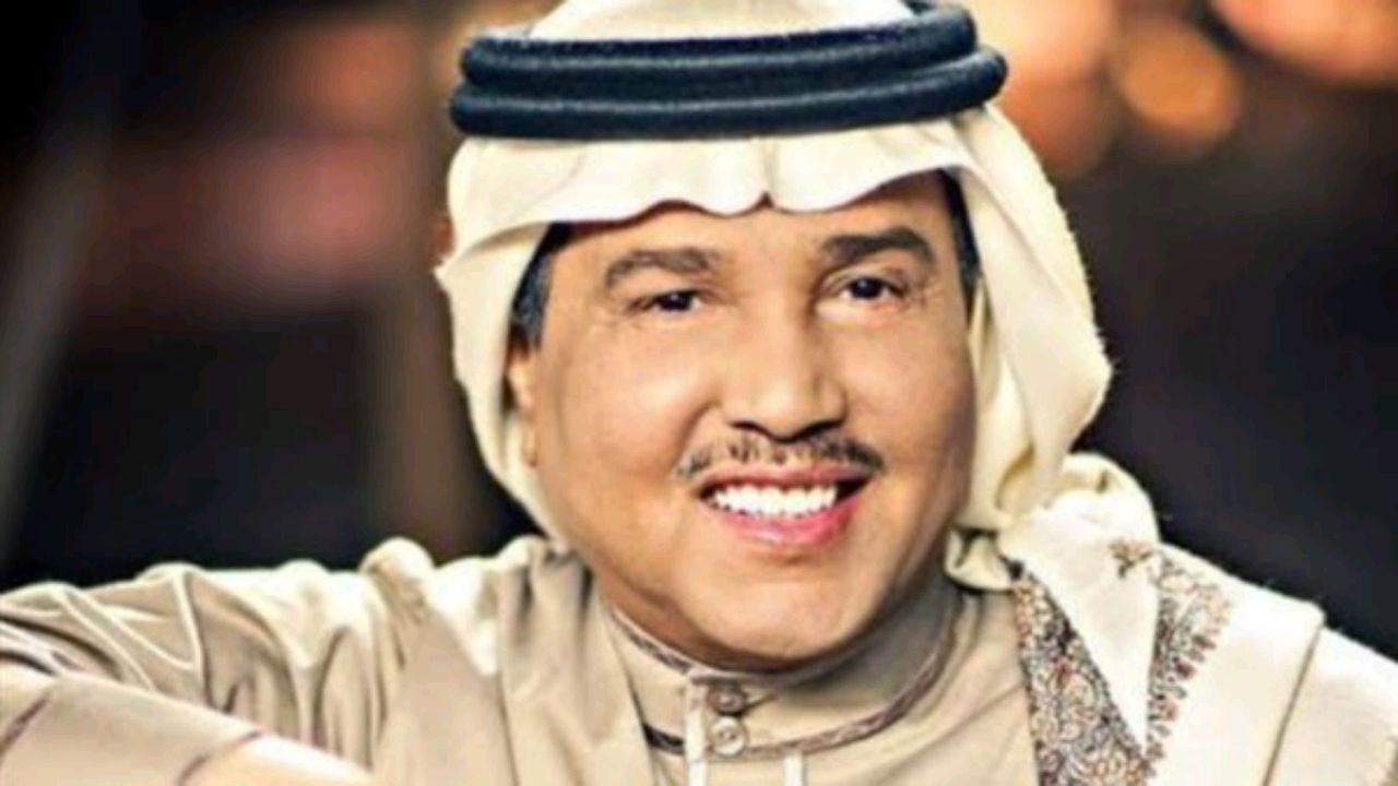 شاهد.. استقبال فنان العرب ‎محمد عبده  بالورود في مطار جازان