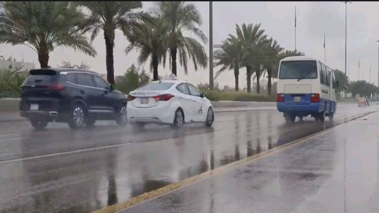 الأرصاد تحذر من عواصف رعدية مصحوبة بأمطار غزيرة على مكة المكرمة