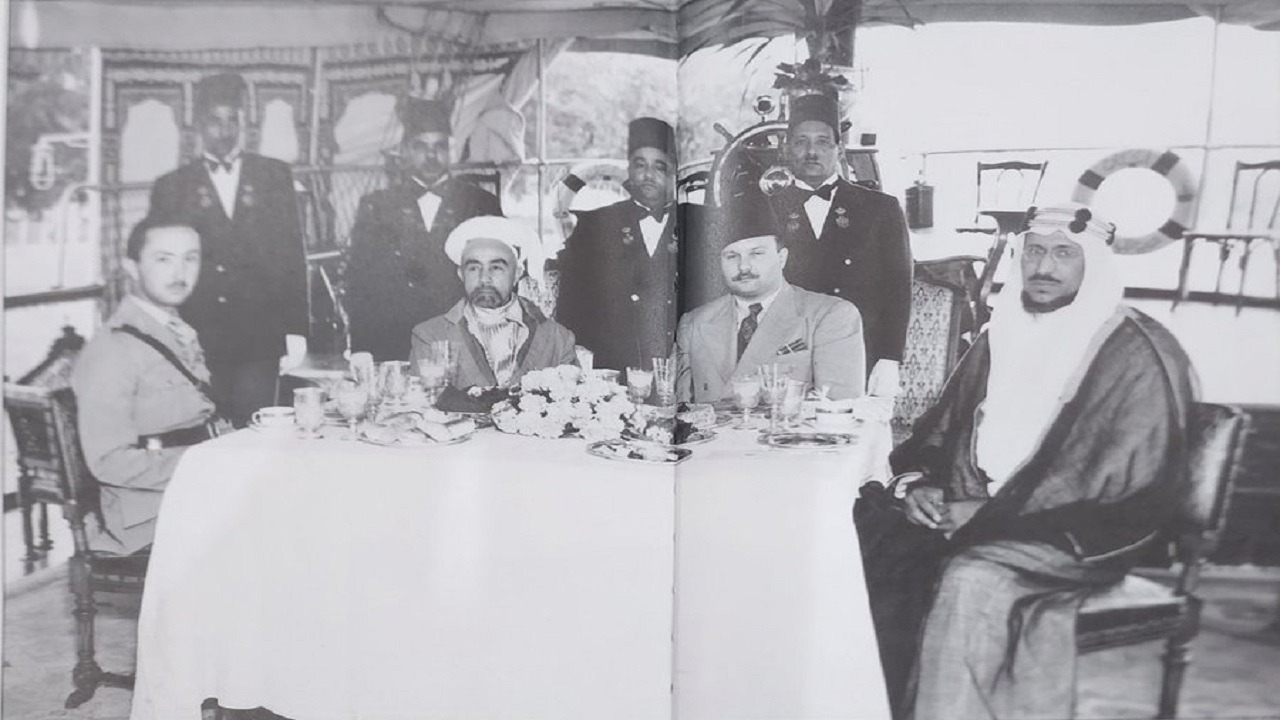صورة تاريخية لأول قمة للقادة العرب عام 1946