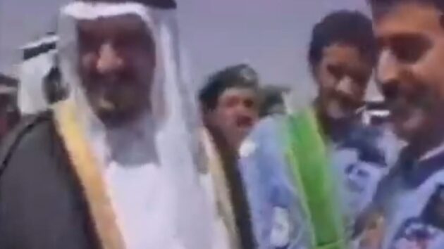 فيديو تاريخي لاستقبال الملك فهد والملك سلمان لأول رائد فضاء عربي مسلم