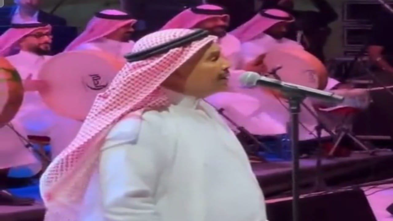 محمد عبده يلهب حماس الجمهور خلال حفلته بالأردن..فيديو