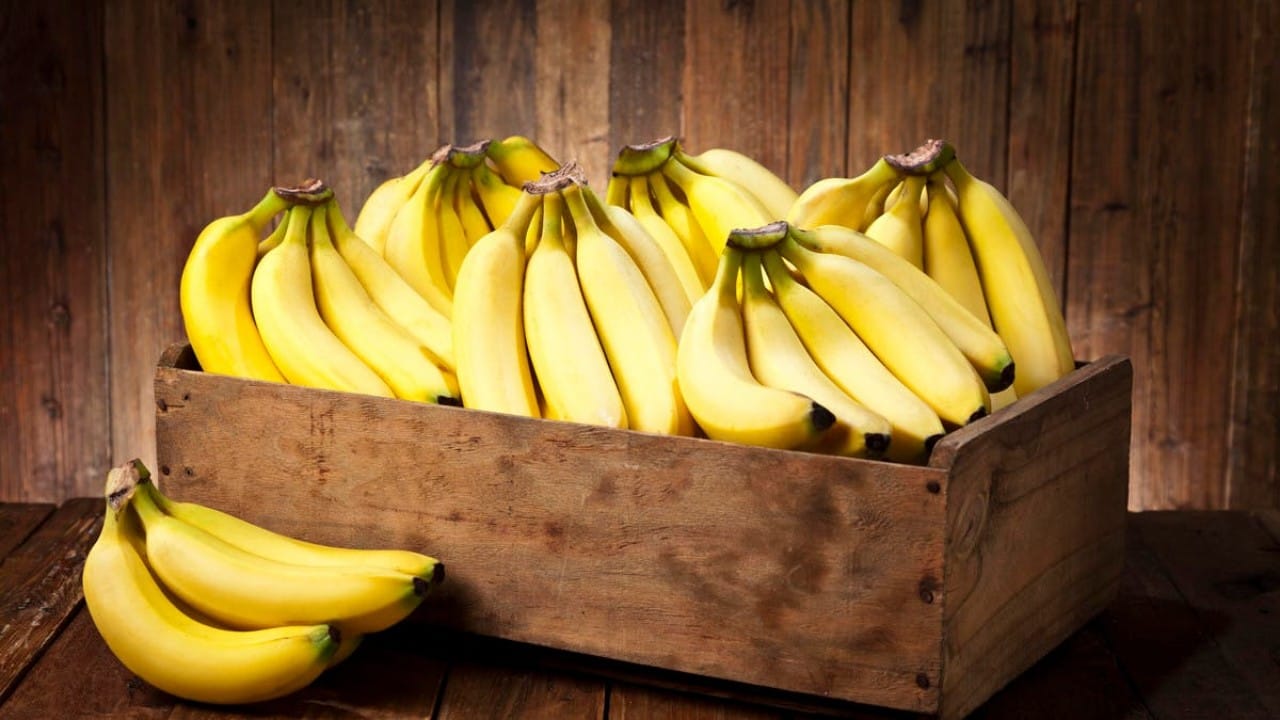 خبراء يحذرون من تناول الموز قبل النوم