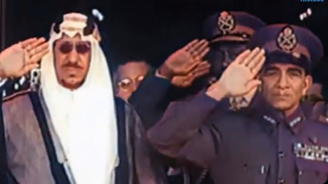 أول زيارة للملك سعود إلى مصر بعد توليه العرش (فيديو)