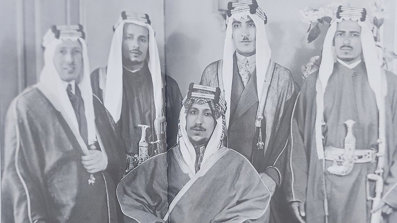 صورة تاريخية نادرة للملك سعود بن عبدالعزيز في لندن