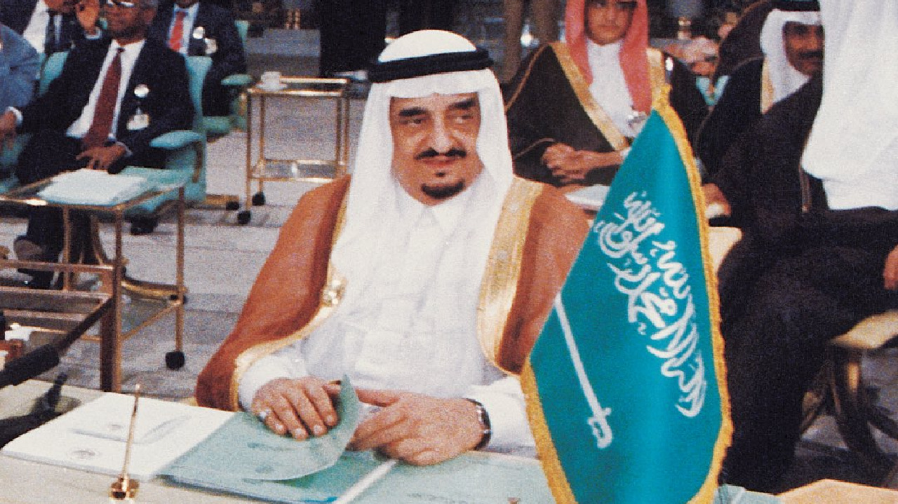 صورة نادرة للملك فهد أثناء حضوره القمة العربية في المغرب