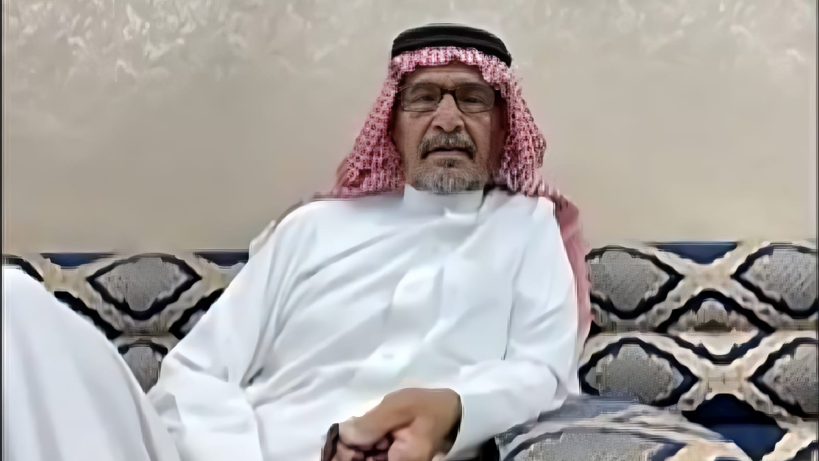 قصة مواطن من الباحة لم ينم منذ 40 عاما (فيديو)
