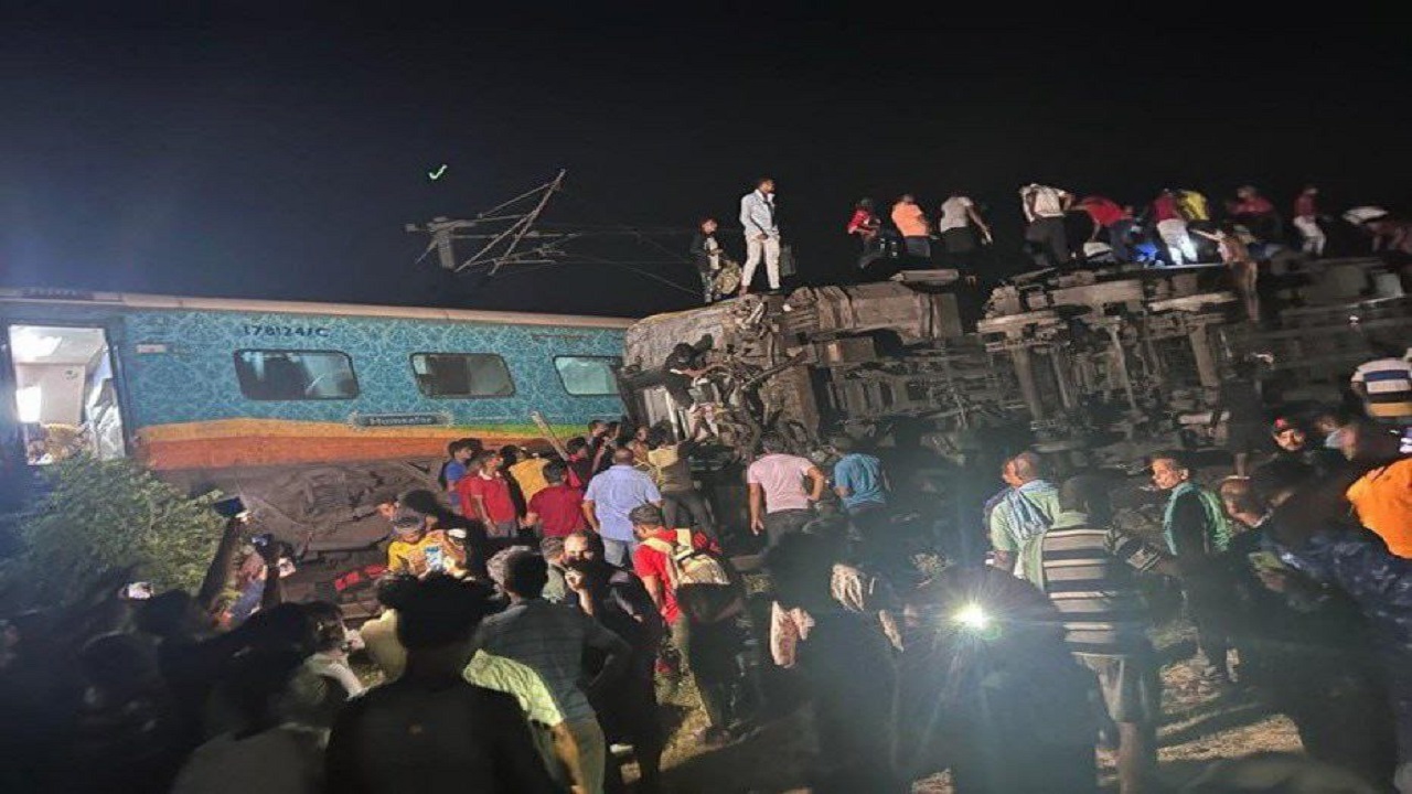 ارتفاع حصيلة ضحايا اصطدام القطارات في الهند
