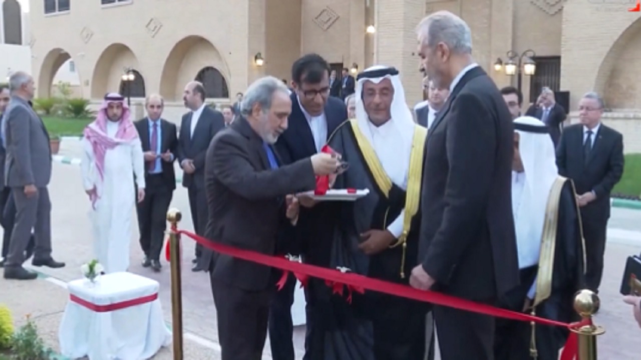 لحظة إعادة افتتاح السفارة الإيرانية في الرياض..فيديو