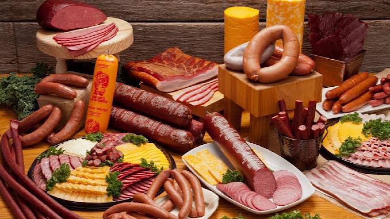 أخصائية تغذية : اللحوم المصنعة نسبب الصداع والأورام السرطانية .. فيديو