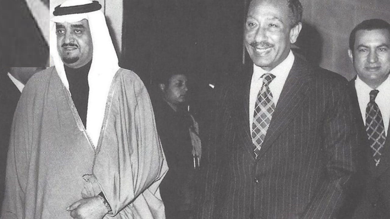 صورة تاريخية للملك فهد والرئيس المصري الراحل السادات ونائبه حسني مبارك في القاهرة