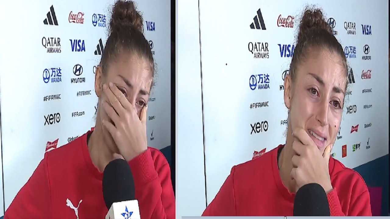 لاعبة مغربية تبكي بعد الخسارة من فرنسا .. فيديو