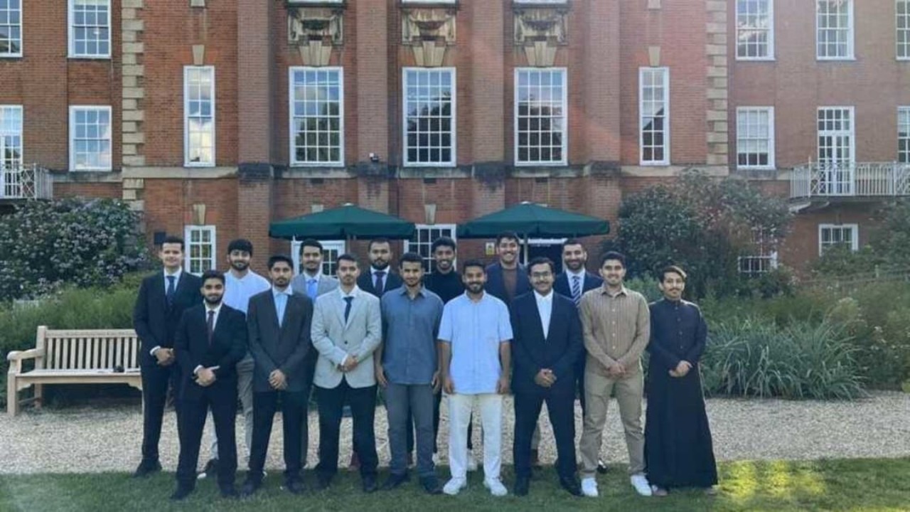 تأهيل 15 طالباً سعودياً لبرامج الذكاء الاصطناعي في أكسفورد
