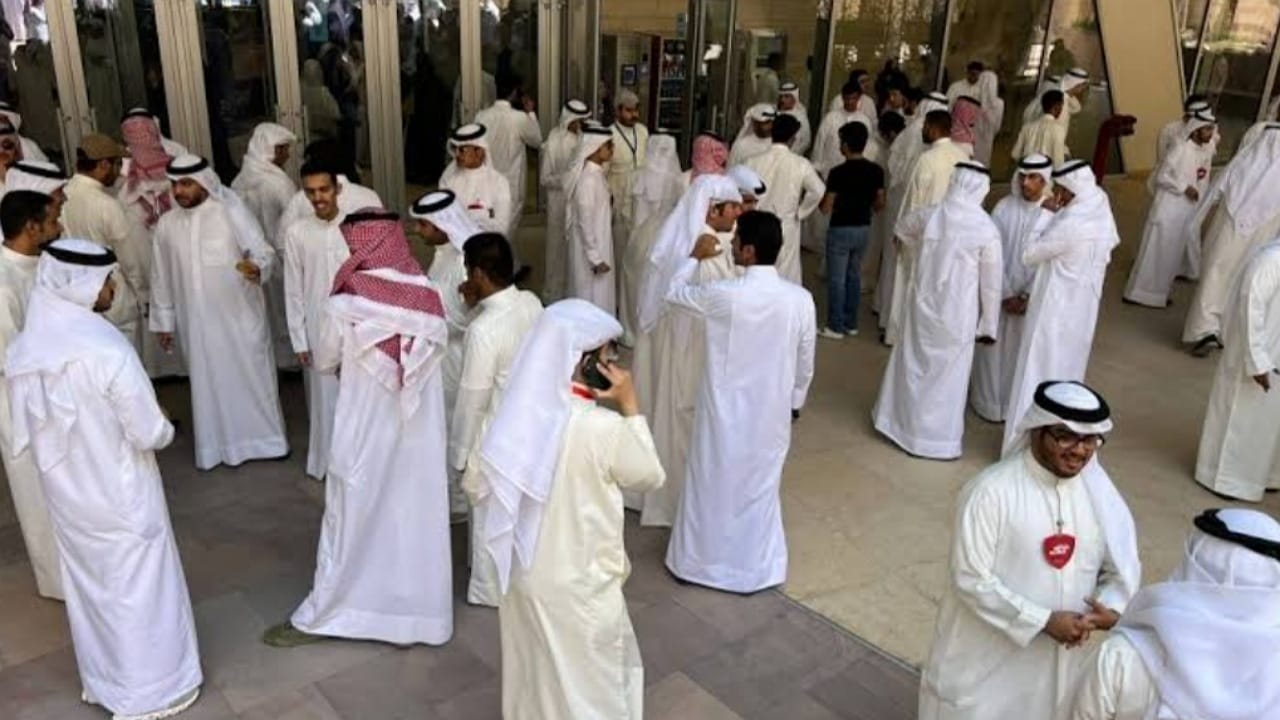 اعتصام طلابي في جامعة الكويت لإلغاء قانون منع الاختلاط ..فيديو