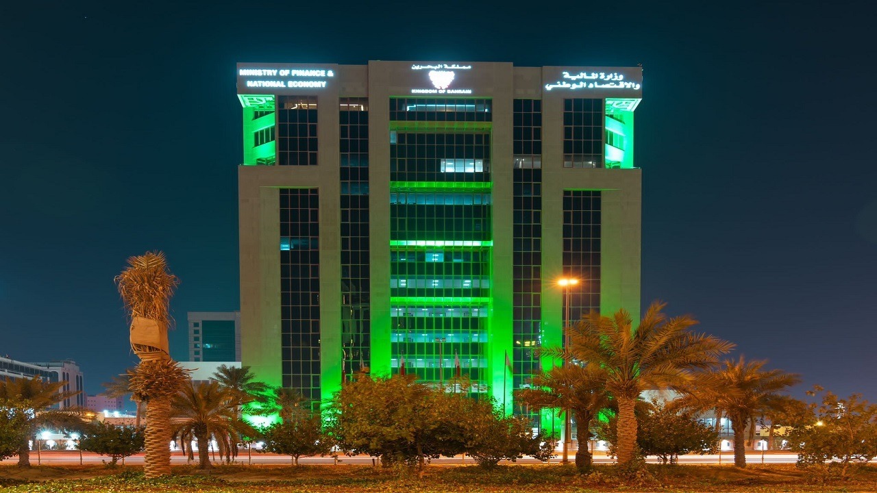 مباني البحرين تتوشح باللون الأخضر احتفاءً باليوم الوطني الـ93 ..صور