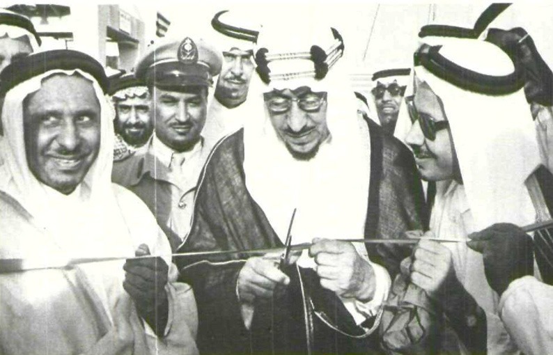 صور تاريخية لافتتاح الملك سعود ميناء الدمام