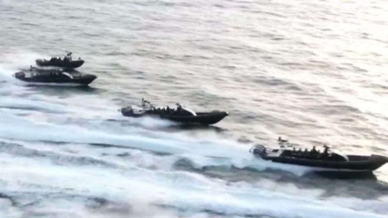 عروض القوات البحرية احتفاءً باليوم الوطني 93..فيديو