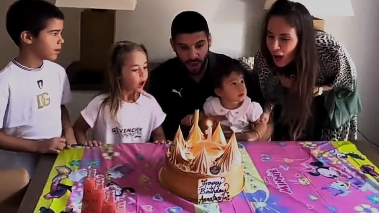 ميتروفيتش يحتفل بعيد ميلاد ابنه رفقة عائلته .. فيديو