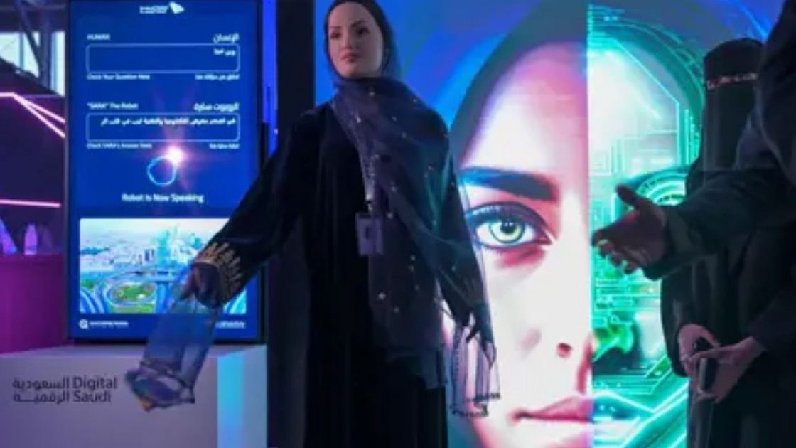 الروبوت سارة.. مغنية سعودية تحقق نجاحا لافتا على مسرح Arab got Talent